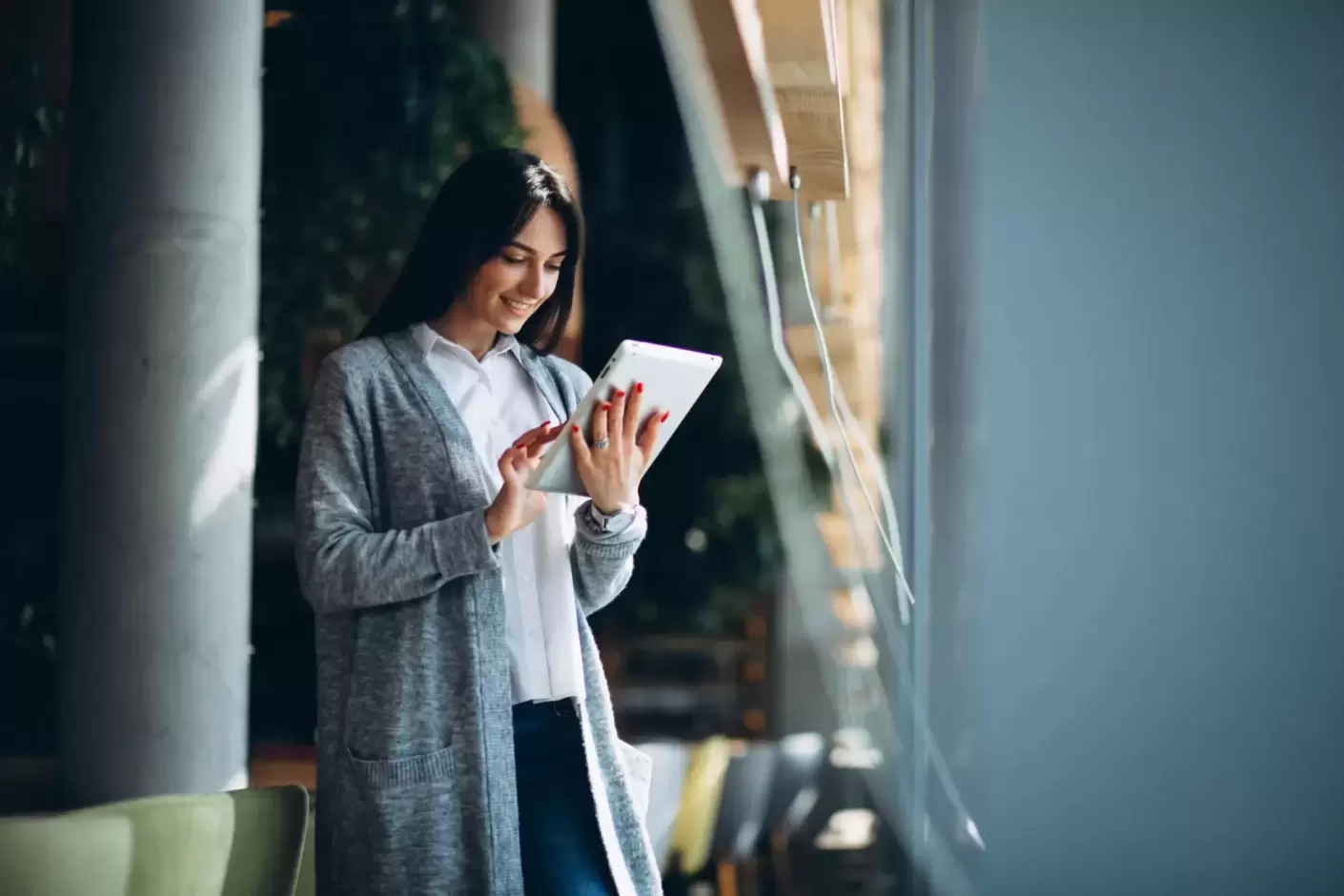 Crear un Negocio Digital Sostenible: Estrategia, Canales y Promoción en 2025