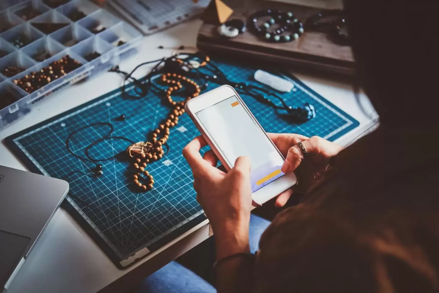 Por qué la personalización y el tailor-made son cruciales para las marcas se destacaren en un mundo saturado de automatización