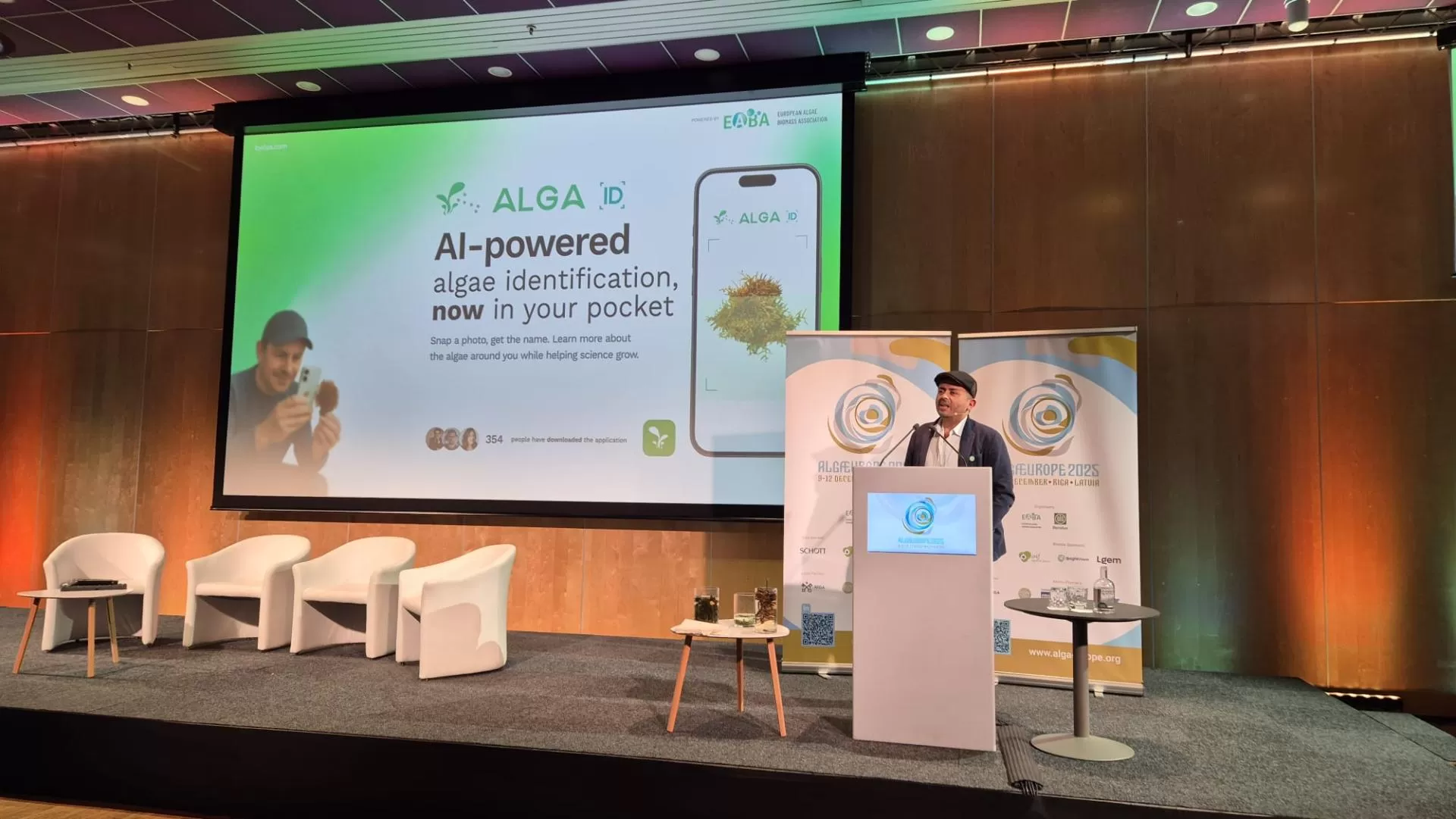 Luis Cordeiro from BYDAS presenting the application to the AlgaEurope2025 audience